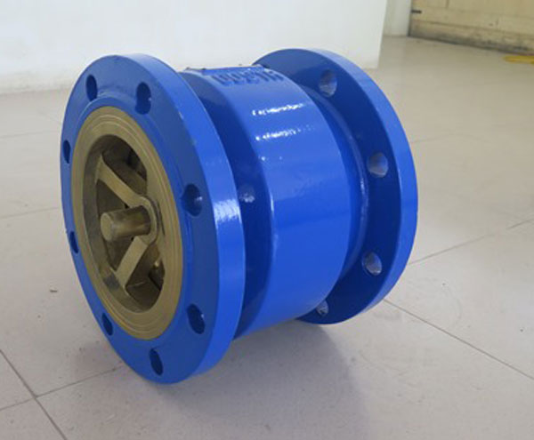 Van-1-chieu-lo-xo-mat-bich