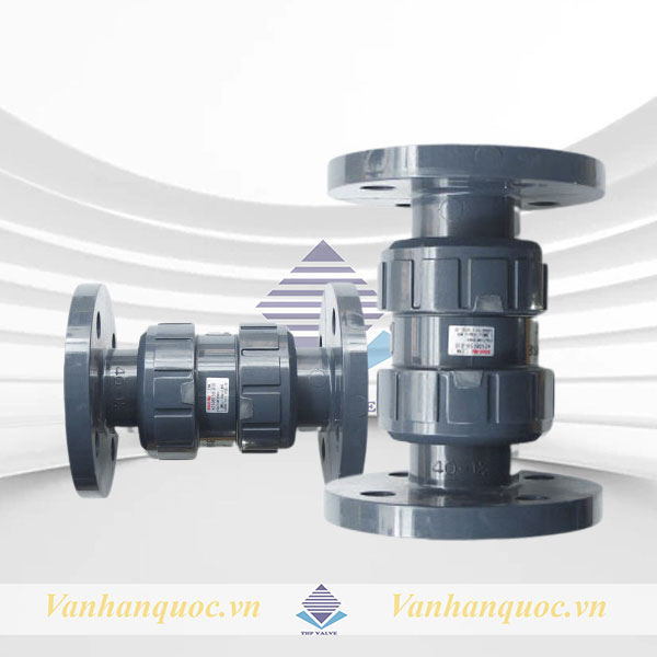 Van-1-chieu-nhua-mat-bich